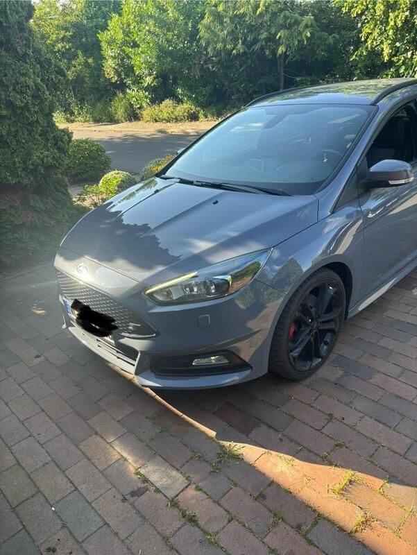 Grau Gebraucht 2017 Ford Focus ST Kombi | 17.000 € (Teuer) - Bild 1/4