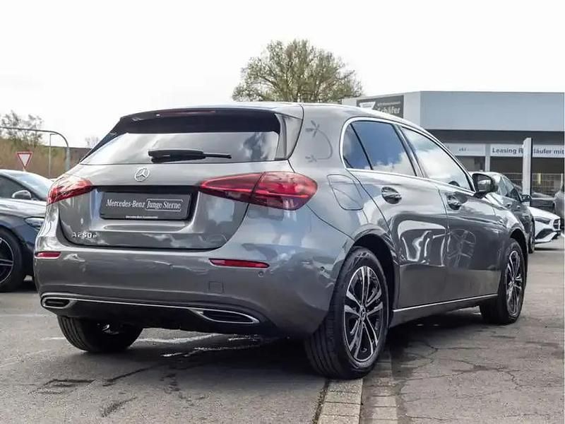 Gebraucht Mercedes A250 163 PS (119 kW) 2025 Grau metalliclack mountaingrau Limousine