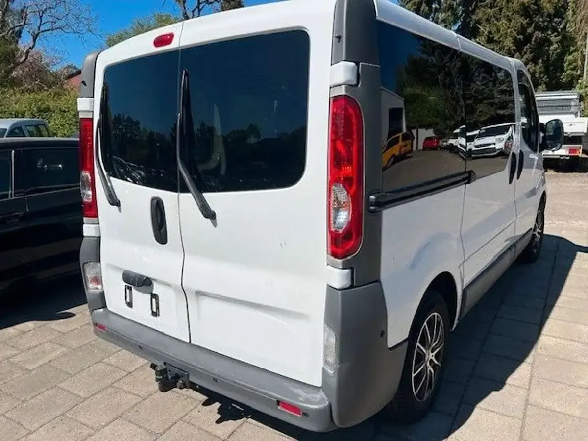 Usata Opel Vivaro 145 CV (106 kW) 2011 Bianco Monovolume