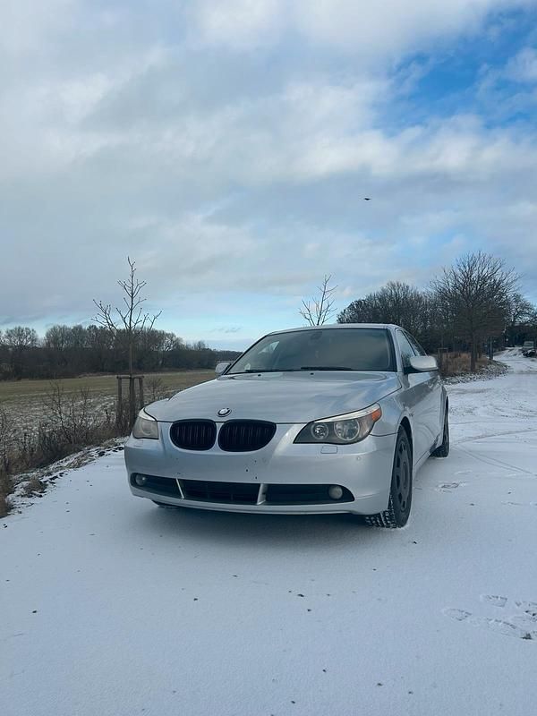 Silber Gebraucht 2004 BMW 520 Limousine | 3.200 € (Guter Preis) - Bild 1/4