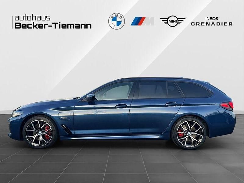 Gebraucht BMW 530e Performance 292 PS (214 kW) 2022 Phytonicblau Kombi