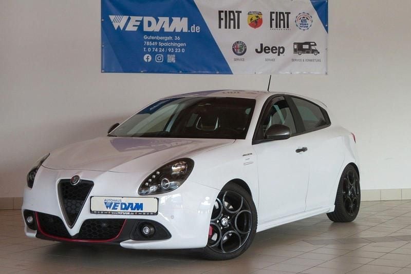 Weiß Gebraucht 2017 Alfa Romeo Giulietta Quadrifoglio Verde Kleinwagen | 17.980 € (Fairer Preis) - Bild 1/4