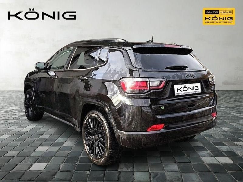 Second-hand Jeep Compass 131 CP (96 kW) 2024 Negru SUV