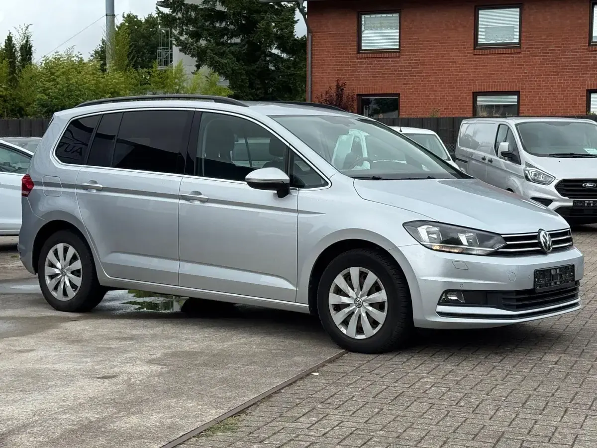 Gebraucht VW Touran Comfortline 116 PS (85 kW) 2019 Silber Van / Kleinbus