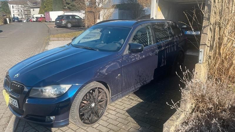 Gebraucht BMW 320 Shadowline 184 PS (135 kW) 2010 Blau Kombi