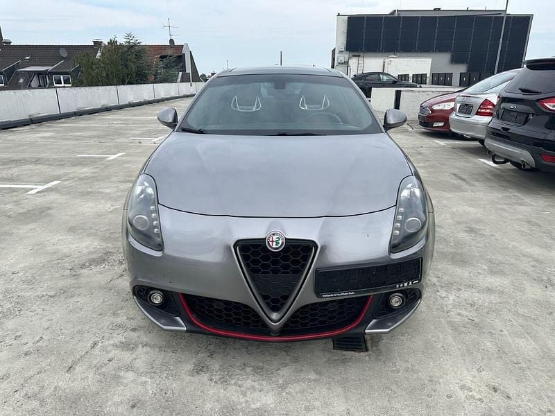 Grau Gebraucht 2017 Alfa Romeo Giulietta Kleinwagen | 14.950 € (Superpreis) - Bild 1/4