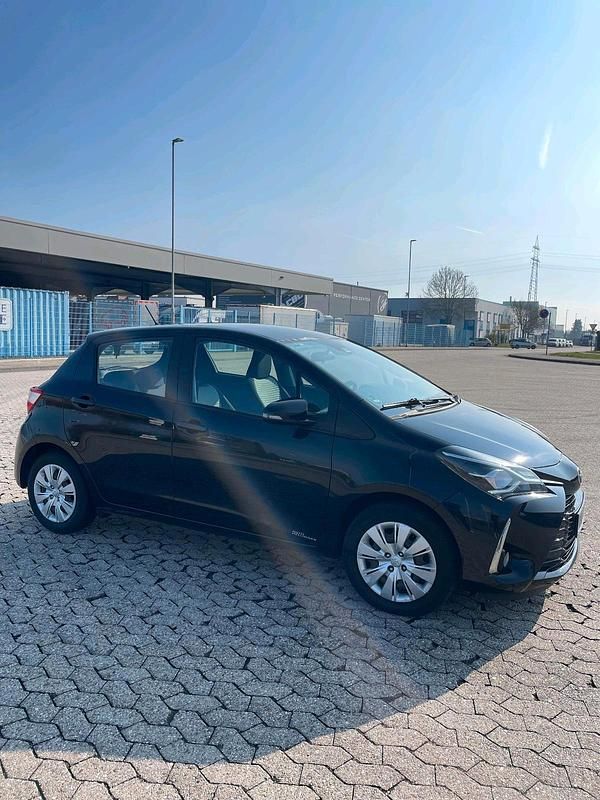 Gebraucht Toyota Yaris 111 PS (81 kW) 2017 Schwarz Kleinwagen
