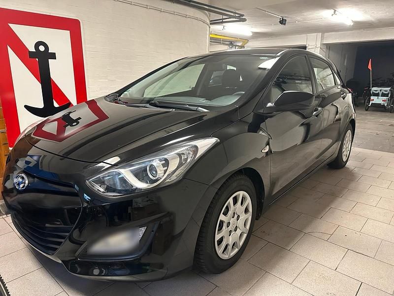 Schwarz Gebraucht 2012 Hyundai i30 Limousine | 7.900 € (Fairer Preis) - Bild 1/4