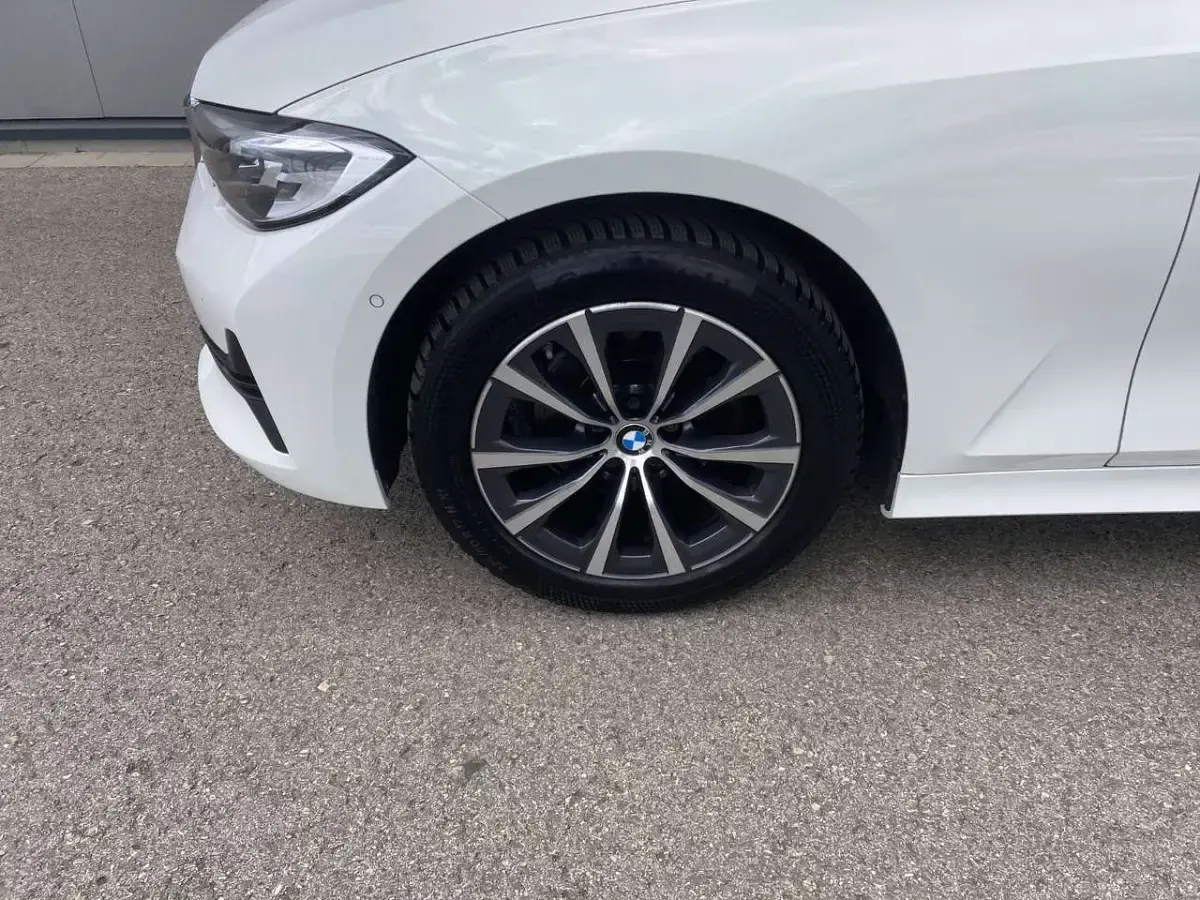 Gebraucht BMW 320 190 PS (139 kW) 2019 Alpinweiss iii Kombi