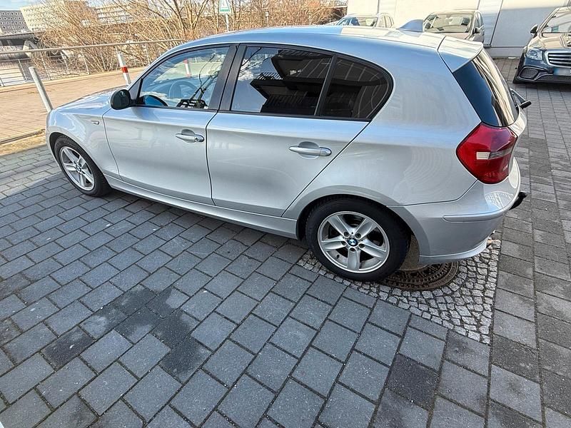 Gebraucht BMW 118 143 PS (105 kW) 2010 Silber Kleinwagen