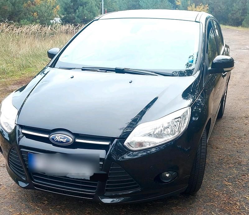 Schwarz Gebraucht 2013 Ford Focus Kleinwagen | 4.600 € - Bild 1/4