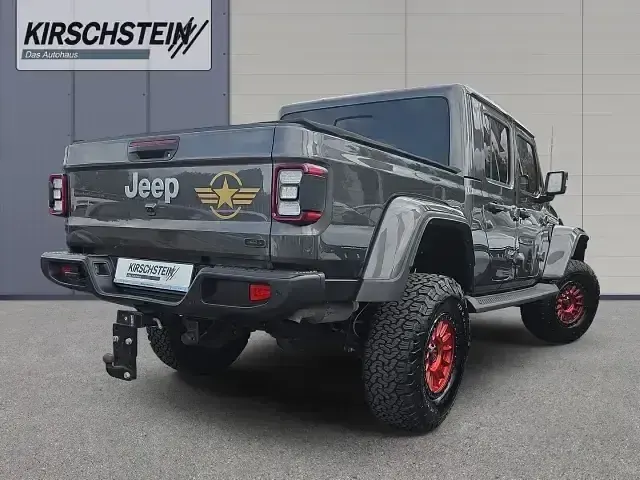 Gebraucht Jeep Gladiator Overland 264 PS (194 kW) 2021 Grau (metallic) Pickup