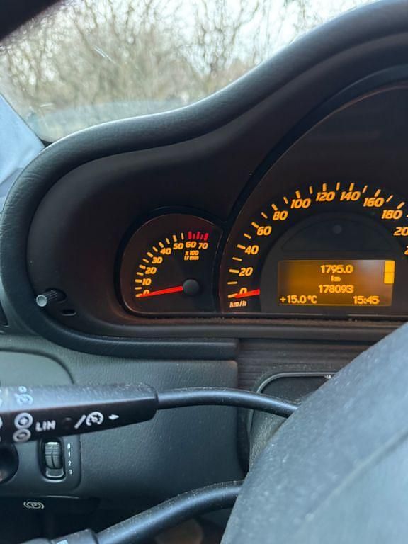 Używany Mercedes CLC180 129 KM (94 kW) 2001 Srebrny Hatchback