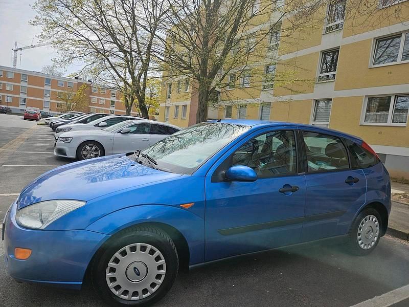 Używany Ford Focus 102 KM (75 kW) 1999 Niebieski Hatchback
