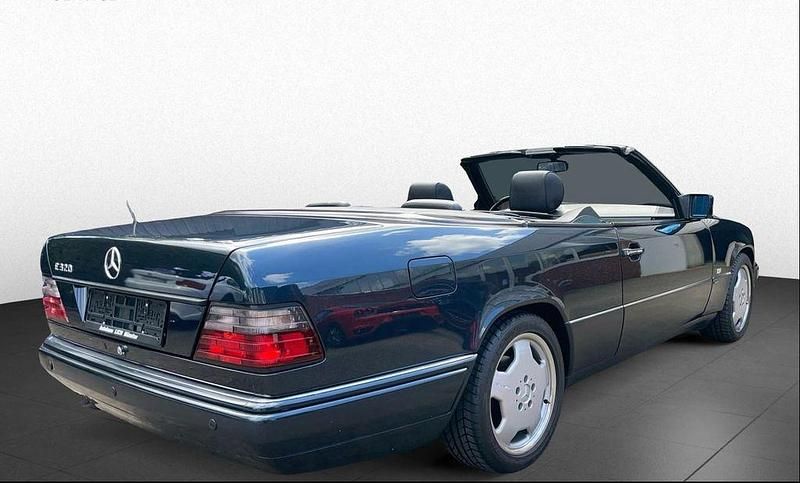 Gebraucht Mercedes E320 Edition 220 PS (161 kW) 1997 Schwarz Cabrio