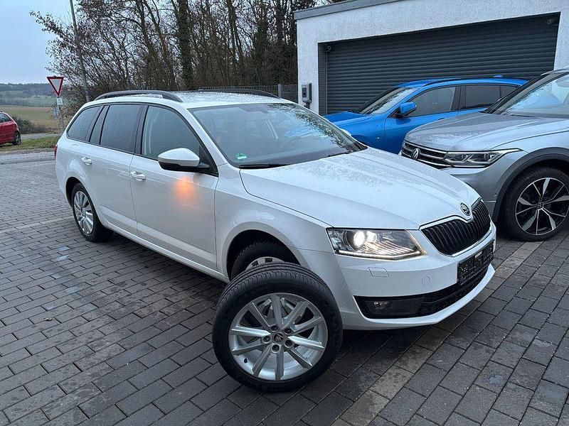 Weiß Gebraucht 2016 Skoda Octavia Style Kombi | 13.880 € (Etwas zu teuer) - Bild 1/4