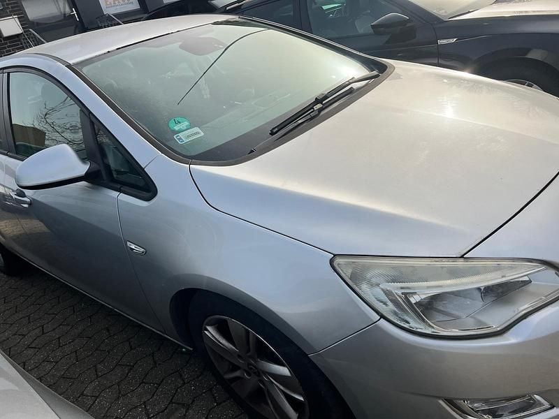 Gebraucht Opel Astra 125 PS (91 kW) 2009 Silber Kleinwagen