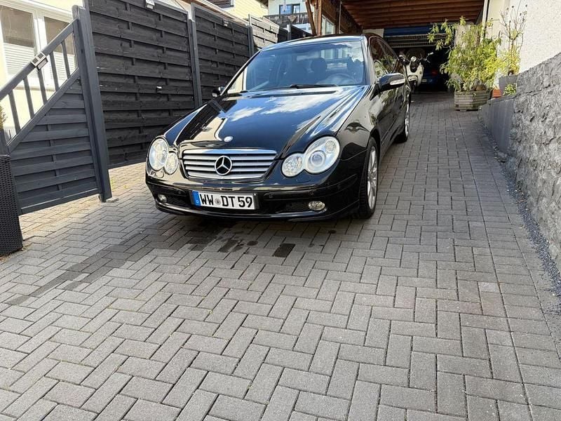 Schwarz Gebraucht 2003 Mercedes C230 Coupé | 3.700 € (Fairer Preis) - Bild 1/4