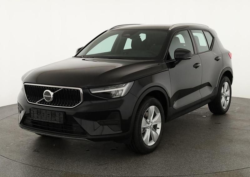 Onyx black metallic Neu 2025 Volvo XC40 Core SUV | 38.495 € (Superpreis) - Bild 1/4