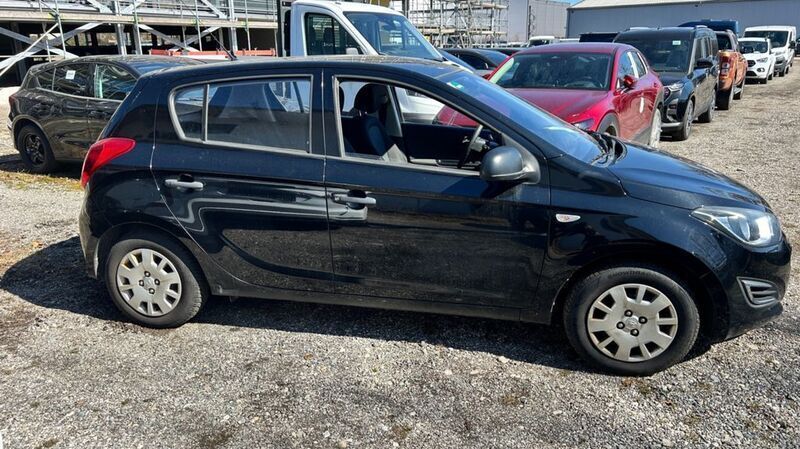 Gebraucht Hyundai i20 Edition 86 PS (63 kW) 2013 Schwarz Limousine