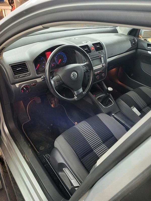 Gebraucht VW Golf VI United 102 PS (75 kW) 2008 Silber Kleinwagen