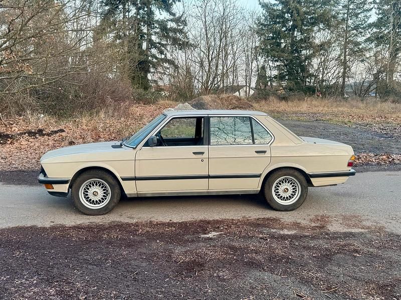 Gebraucht BMW 524 86 PS (63 kW) 1987 Limousine