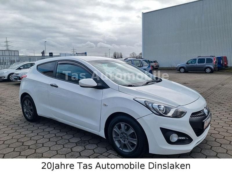 Gebraucht Hyundai i30 Edition 99 PS (72 kW) 2013 Weiß Coupé