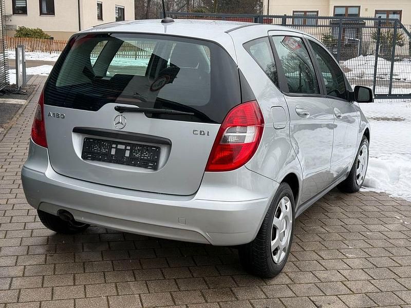 Gebraucht Mercedes A180 109 PS (80 kW) 2011 Silber Limousine