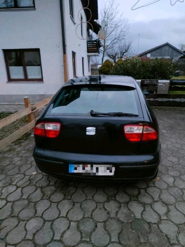 Schwarz Gebraucht 2004 Seat Leon Kleinwagen | 1.200 € (Guter Preis) - Bild 1/4