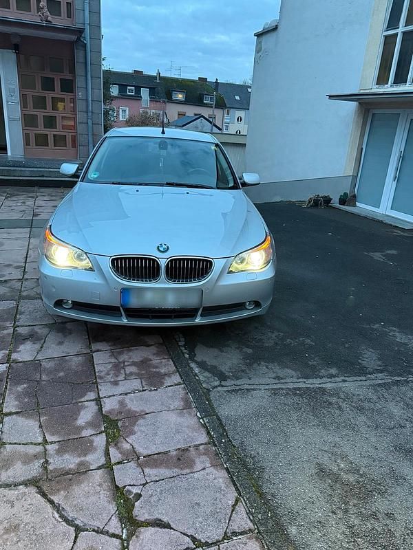 Gebraucht BMW 523 177 PS (130 kW) 2006 Silber Limousine