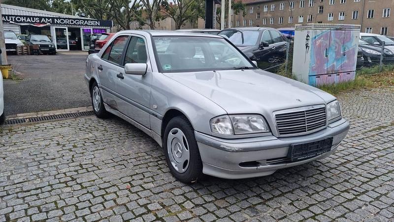 Gebraucht Mercedes C180 Classic 122 PS (89 kW) 1998 Silber Limousine