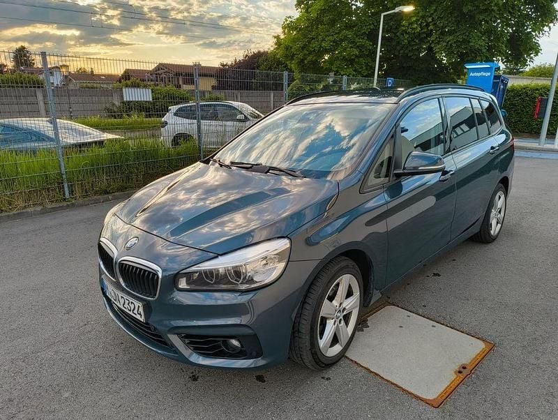 Gebraucht 2015 BMW 218 Gran Tourer Sport Line Van / Kleinbus | 10.400 € (Guter Preis) - Bild 1/4