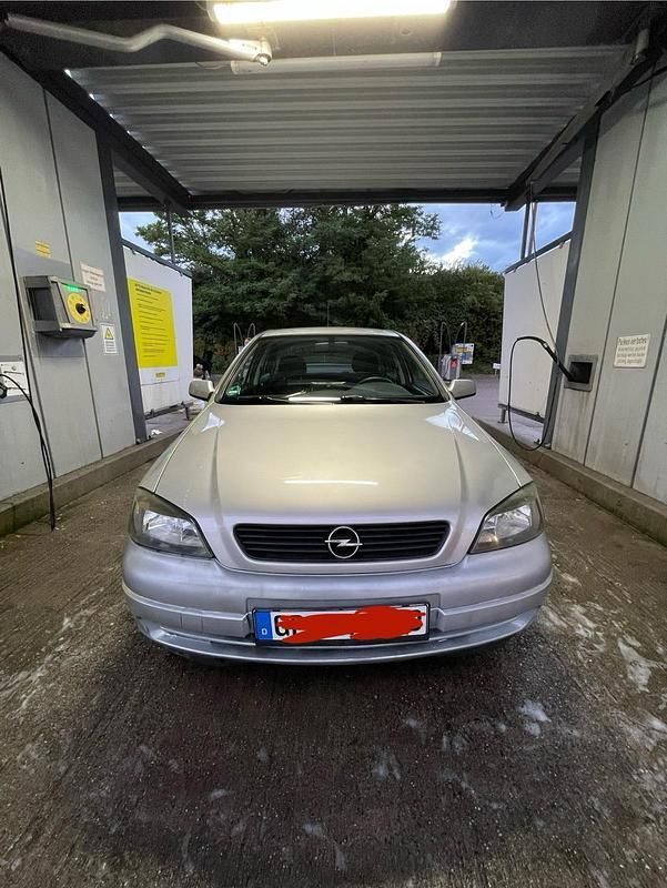 Grau Gebraucht 1999 Opel Astra Limousine | 3.500 € (Teuer) - Bild 1/4