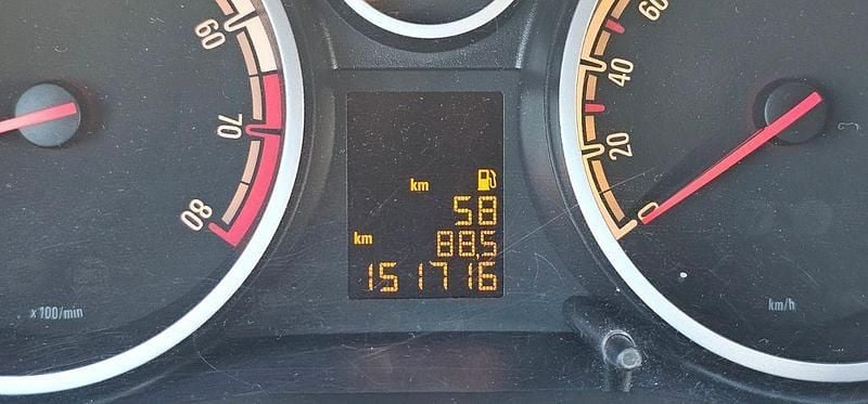 Gebraucht Opel Corsa Innovation 69 PS (50 kW) 2010 Silber Kleinwagen