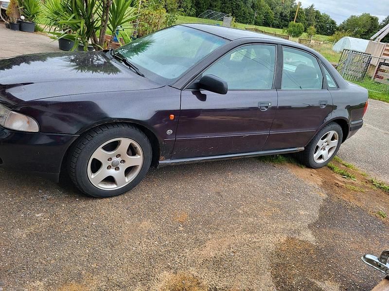 Violet Gebraucht 1996 Audi A4 Limousine | 350 € (Superpreis) - Bild 1/4