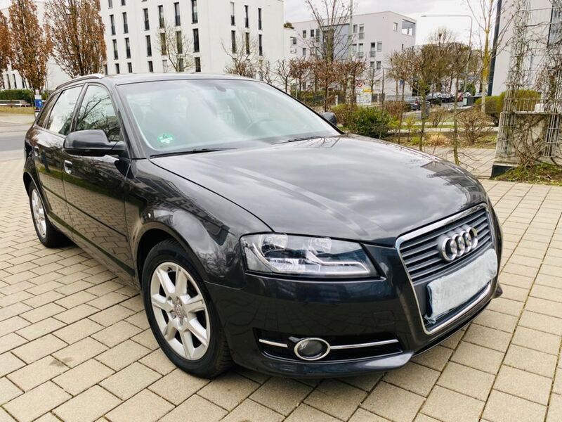 Grau Gebraucht 2013 Audi A3 Ambiente Limousine | 8.990 € (Superpreis) - Bild 1/4