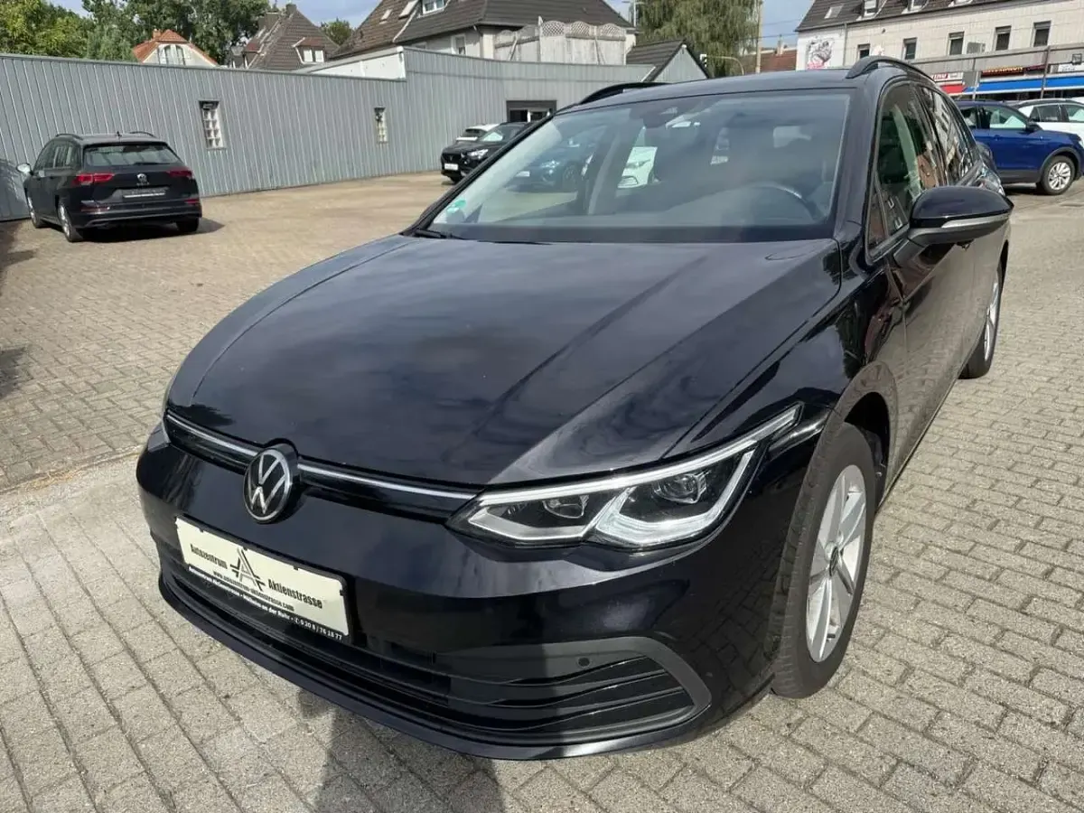 Gebraucht VW Golf VIII Life 150 PS (110 kW) 2023 Schwarz Kombi
