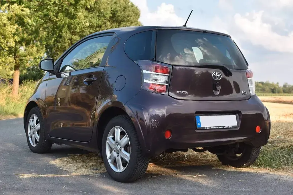 Gebraucht Toyota iQ 68 PS (50 kW) 2009 Violett Kleinwagen