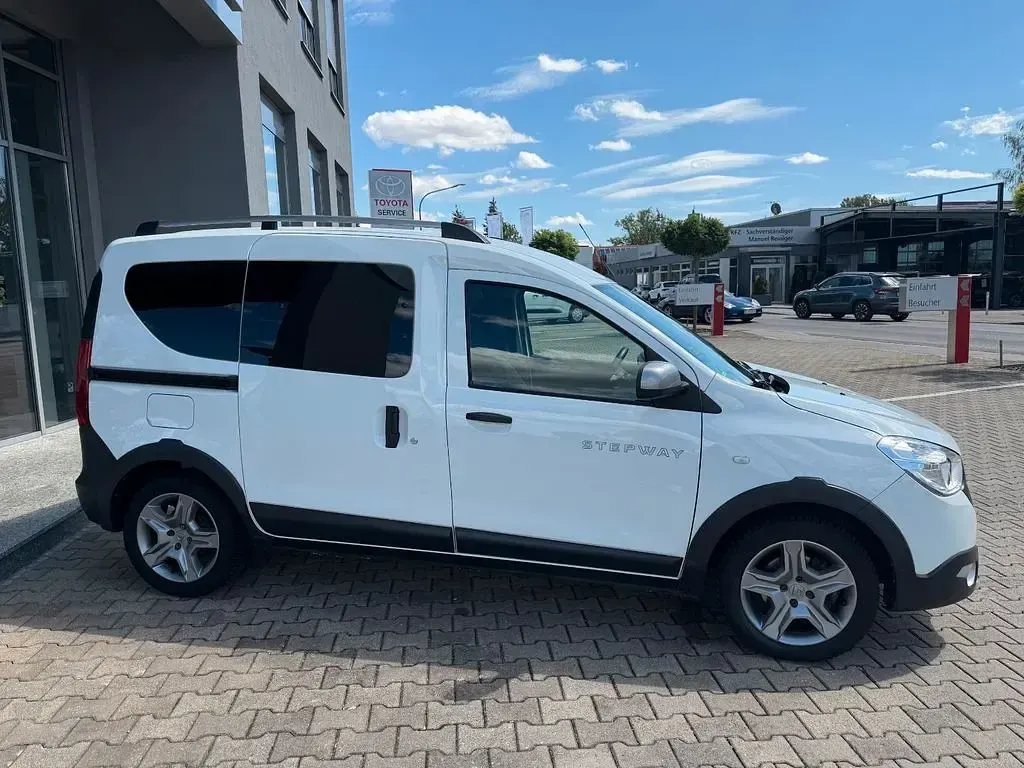 Gebraucht Dacia Dokker Stepway 131 PS (96 kW) 2020 Weiß Van / Kleinbus