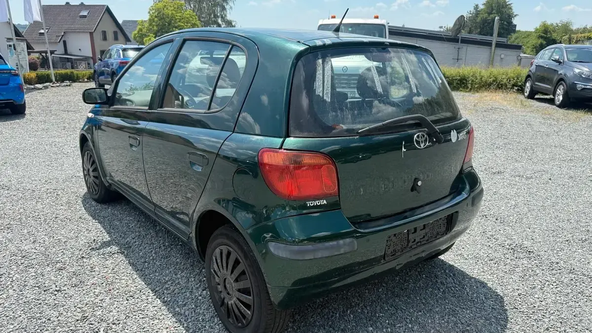 Gebraucht Toyota Yaris 65 PS (47 kW) 2003 Grün Kleinwagen