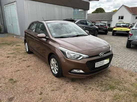 Używany Hyundai i20 YES! Silver 101 KM (74 kW) 2015 Sedan/Limuzyna