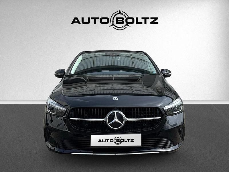 Gebraucht Mercedes B200 Progressive 163 PS (119 kW) 2024 Kosmosschwarz Van / Kleinbus