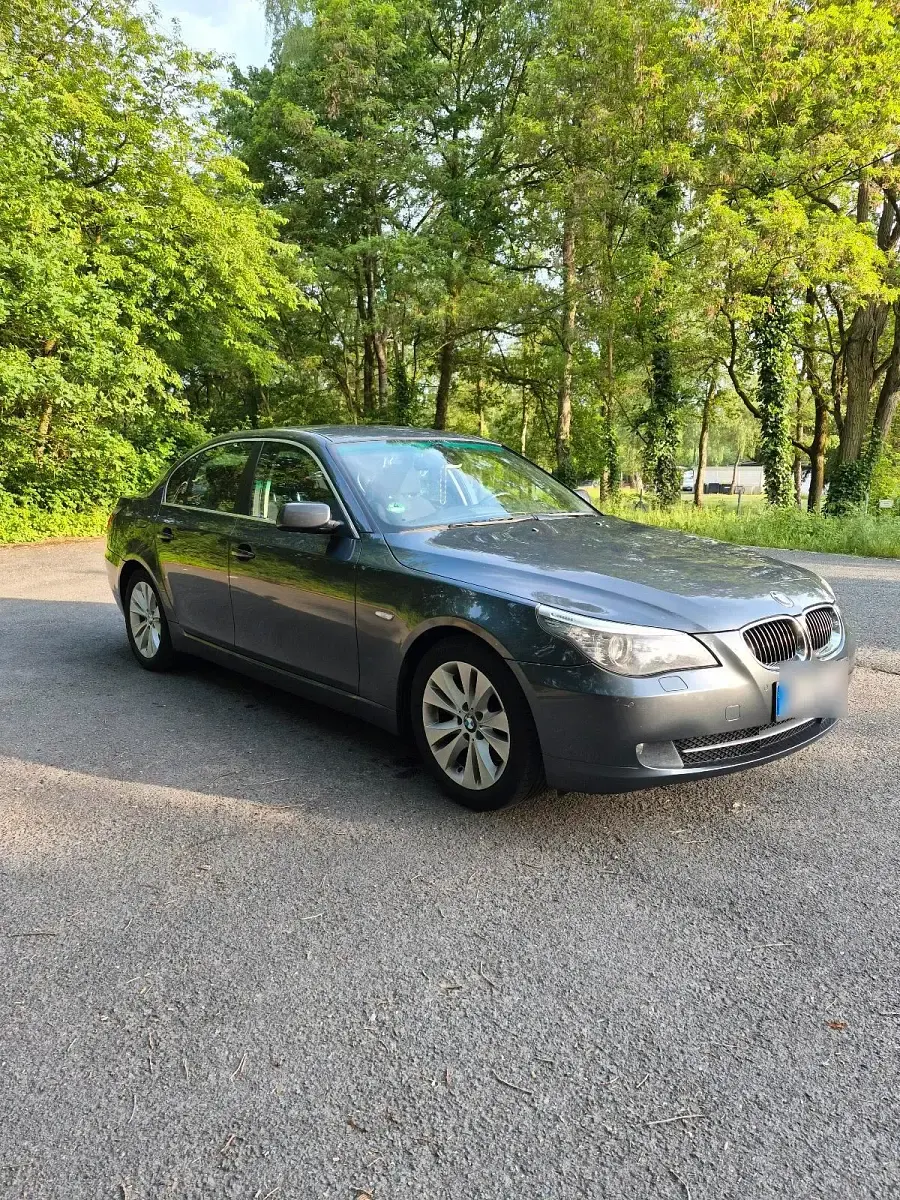 Gebraucht BMW 523 190 PS (139 kW) 2008 Grau Limousine