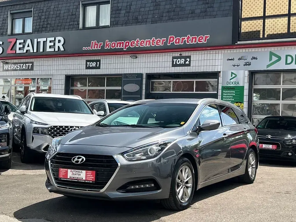 Gebraucht Hyundai i40 Trend 141 PS (103 kW) 2016 Grau Kombi
