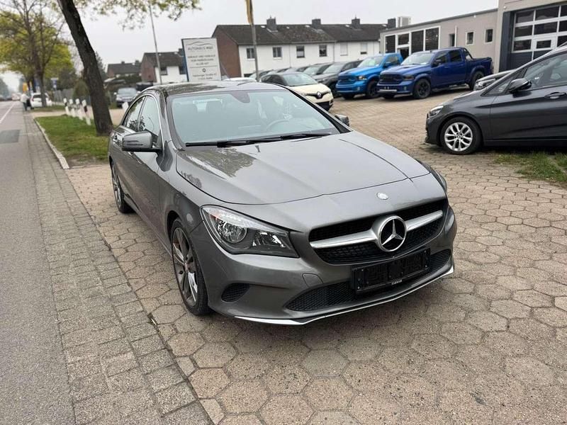 Gebraucht Mercedes CLA200 136 PS (100 kW) 2017 Grau Limousine