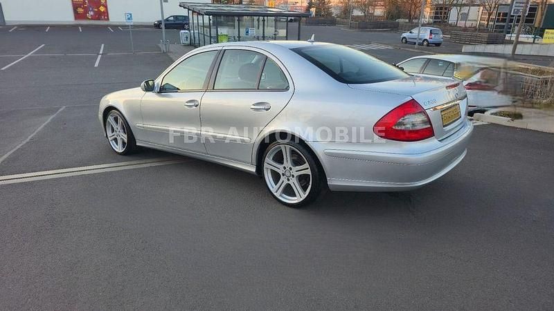 Silber Gebraucht 2007 Mercedes E200 Classic Limousine | 7.500 € (Teuer) - Bild 1/4