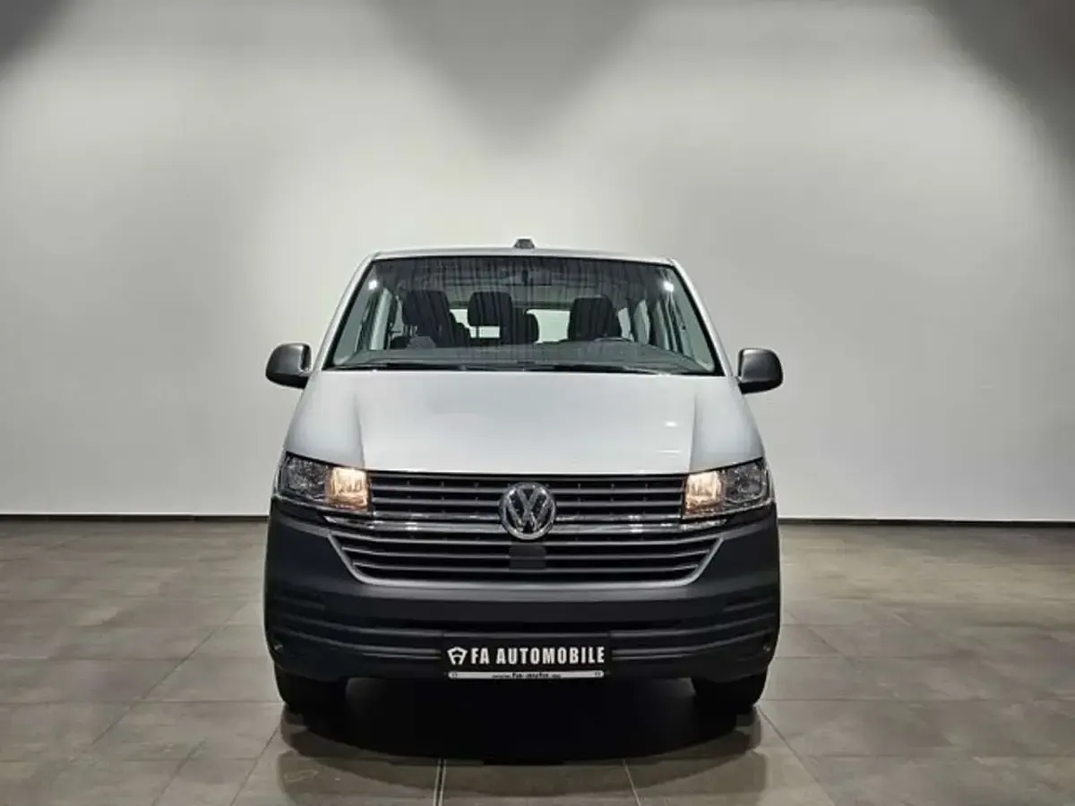 Usado VW Caravelle 150 CV (110 kW) 2023 Plateado Van