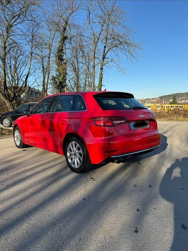 Gebraucht Audi A3 Ambiente 190 PS (139 kW) 2018 Rot Limousine