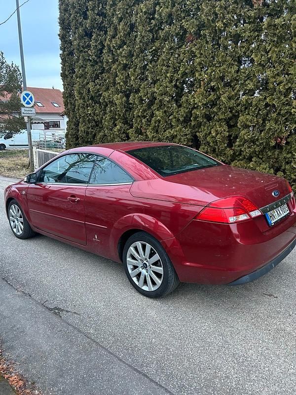 Gebraucht Ford Focus Cabriolet 140 PS (102 kW) 2008 Rot Cabrio