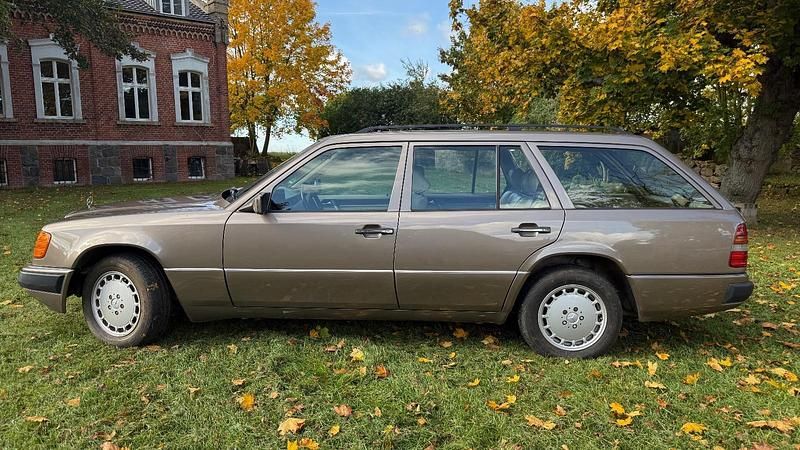 Gebraucht Mercedes E230 132 PS (97 kW) 1991 Braun Kombi